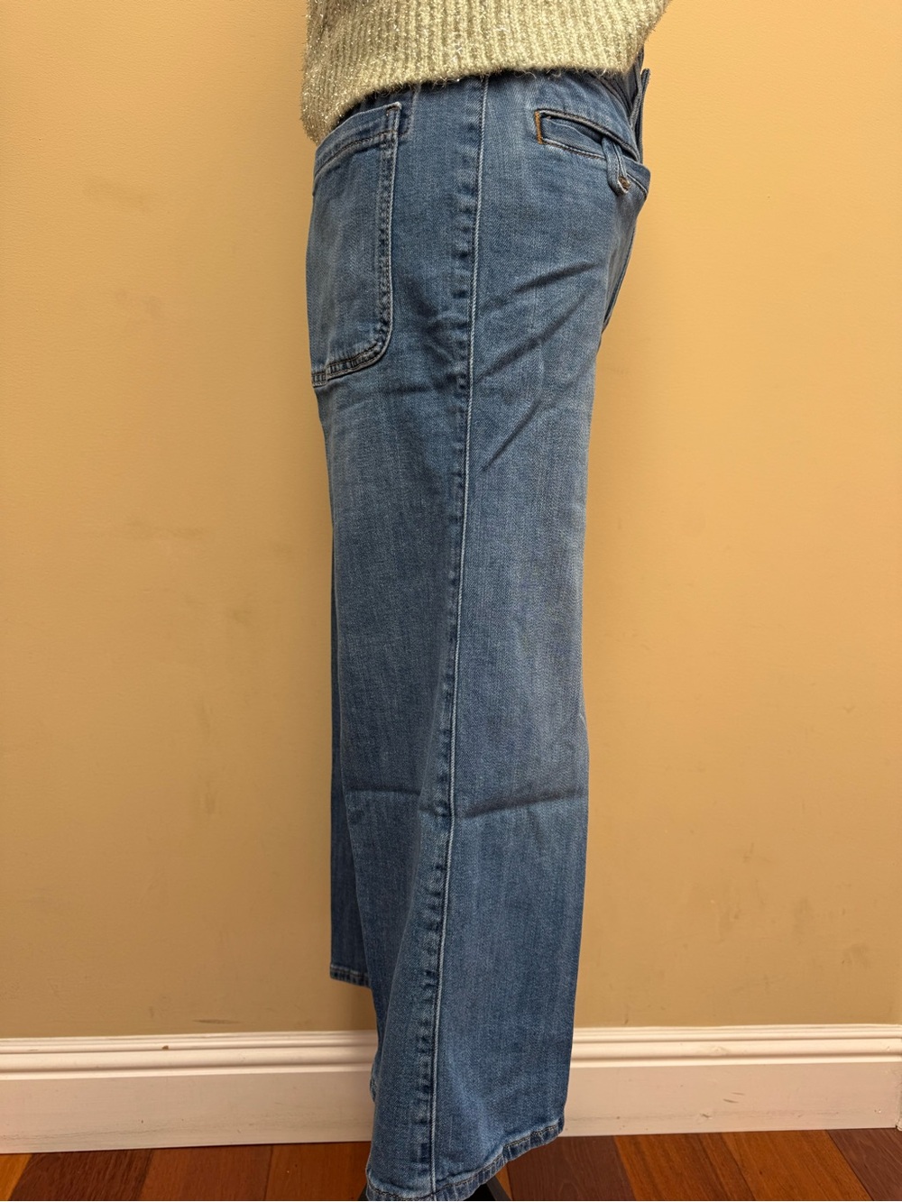 Pilcro High-Rise Wide-Leg Cropped Jeans in Medium Blue - Picture 5 of 9